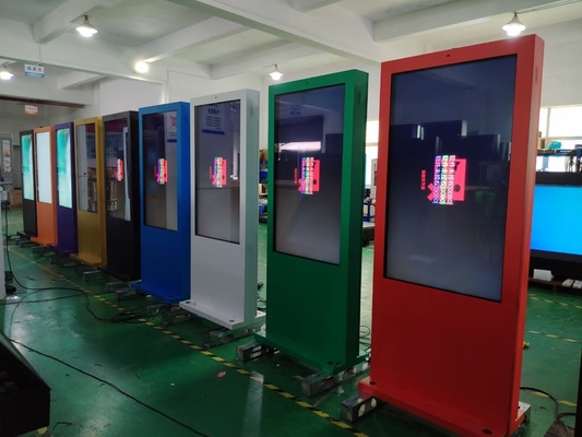 55inch Colorful Outdoor Digital Signage High Brightness Smart 2500Nits Double Side For Bus Station