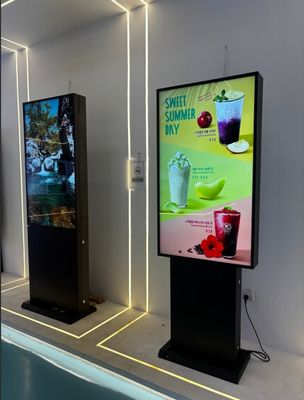 55 इंच 3000cd/m2 IP65 अल्ट्रा स्लिम हल्के एल्यूमीनियम आउटडोर डिजिटल साइनेज डिस्प्ले